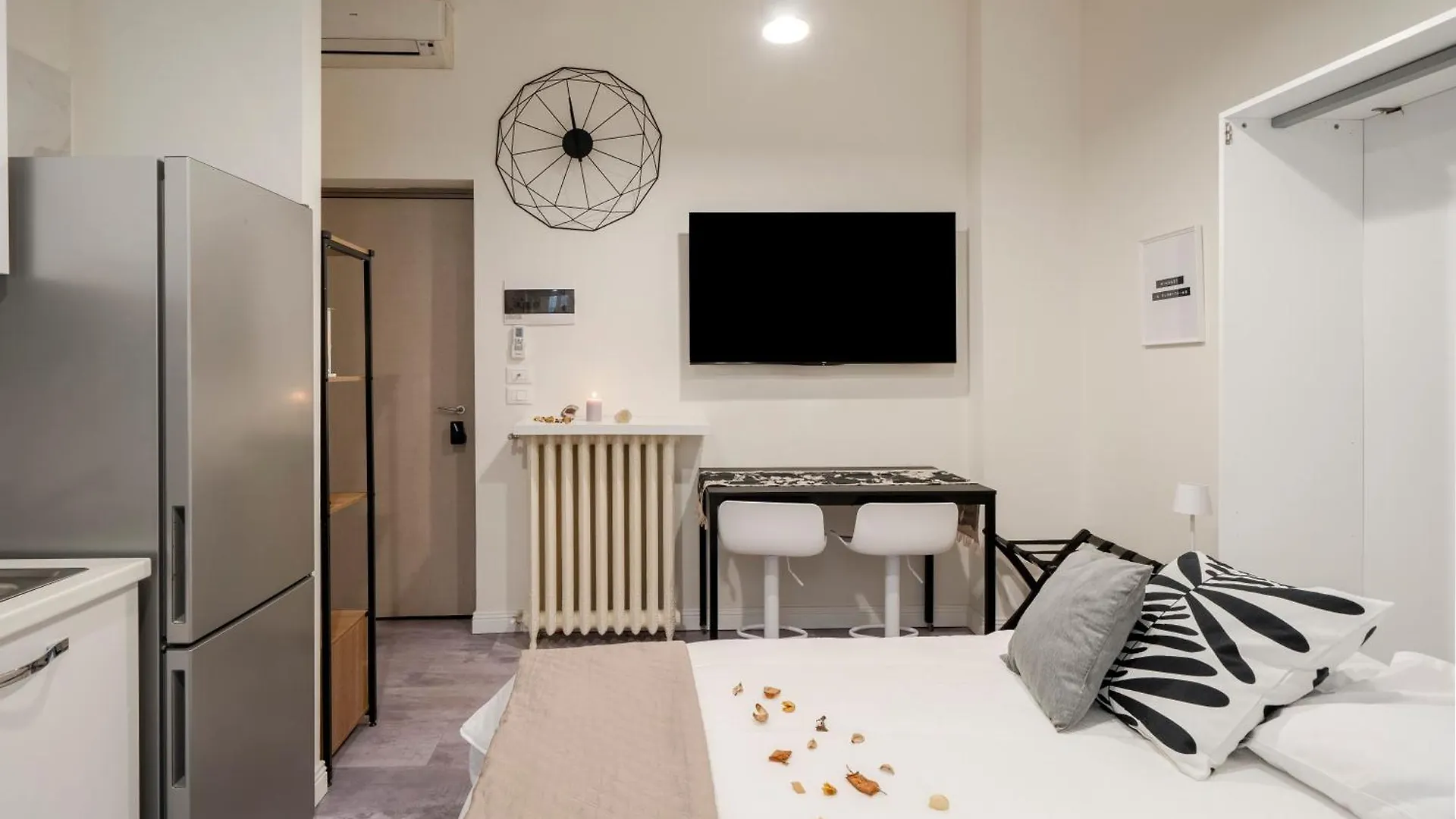 Bed & Breakfast Loreto Prestige - Parking Free & Bulb Gym Milan